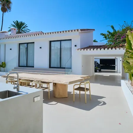 Вилла Peman Luxurious Beachside