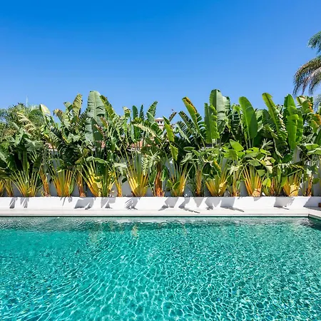 Peman Luxurious Beachside Вилла *