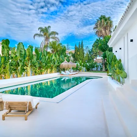 Peman Luxurious Beachside