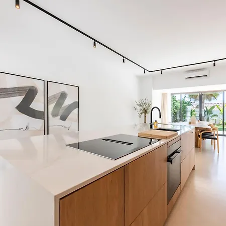 Peman Luxurious Beachside Вилла *