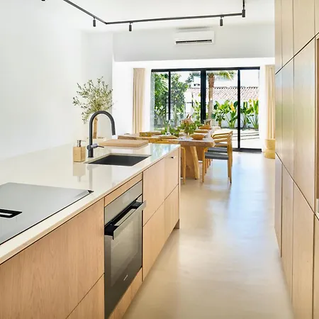 Вилла Peman Luxurious Beachside *