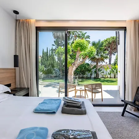 Peman Luxurious Beachside Вилла *