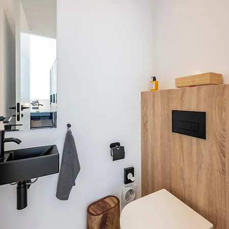 Peman Luxurious Beachside Вилла