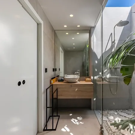 Вилла Peman Luxurious Beachside *