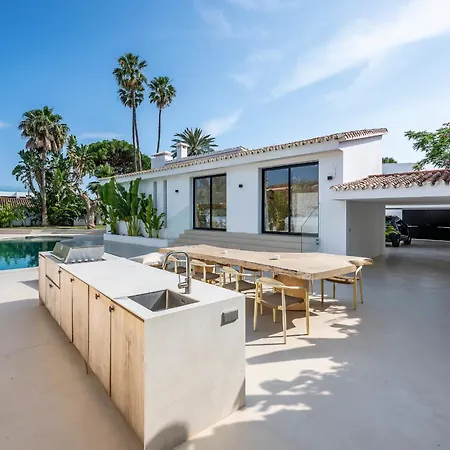 Peman Luxurious Beachside Вилла *