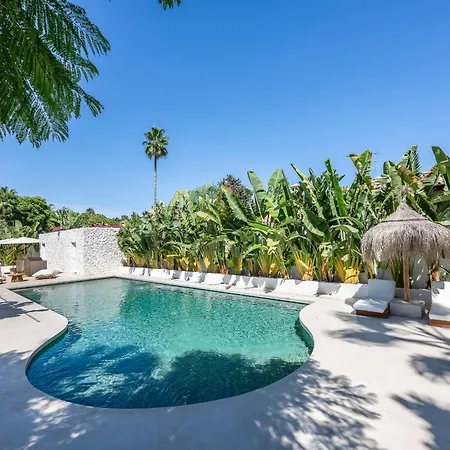 Peman Luxurious Beachside Villa