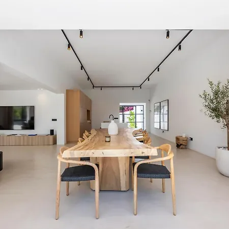 Peman Luxurious Beachside *