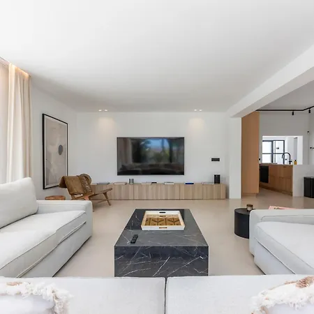 Peman Luxurious Beachside *