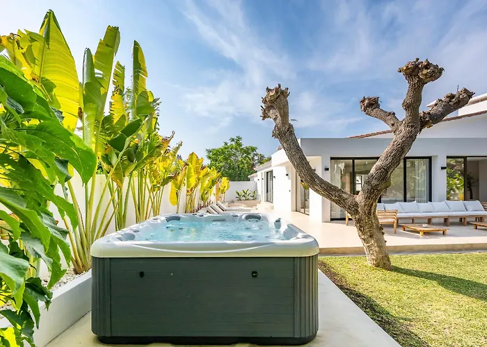 فيلة Peman Luxurious Beachside *