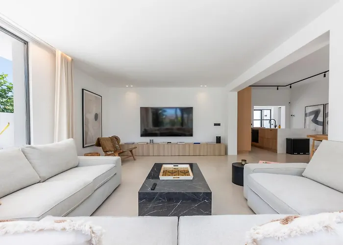 Peman Luxurious Beachside *