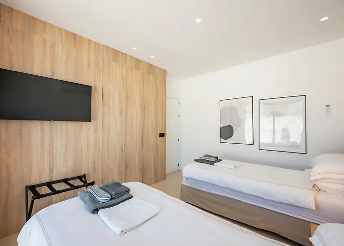 Peman Luxurious Beachside
