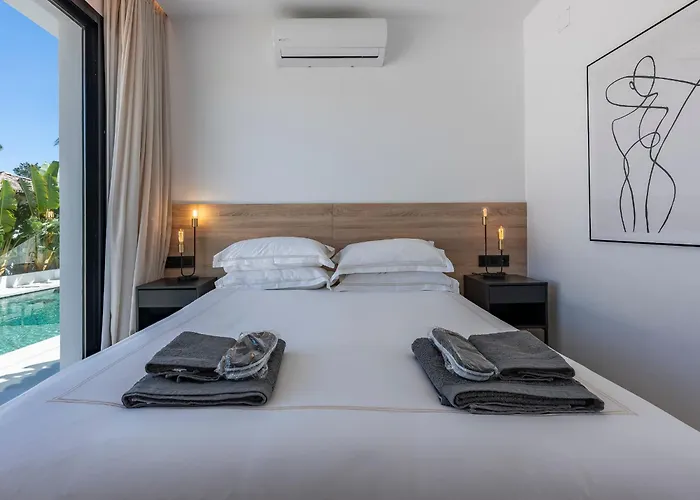 Peman Luxurious Beachside