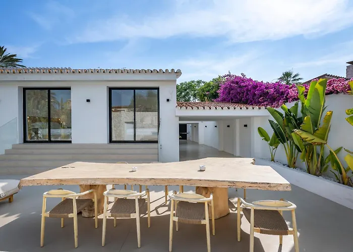 فيلة Peman Luxurious Beachside