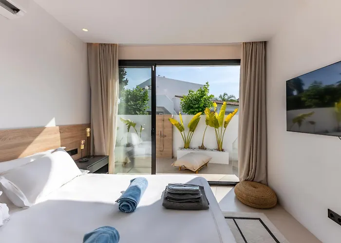 فيلة Peman Luxurious Beachside