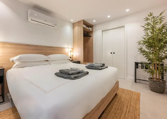 Peman Luxurious Beachside *