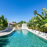 Вилла Peman Luxurious Beachside