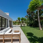 Peman Luxurious Beachside *
