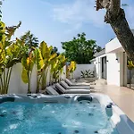 Peman Luxurious Beachside
