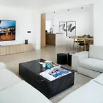 Peman Luxurious Beachside Vila Marbella