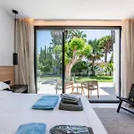 Peman Luxurious Beachside Вилла *