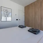 Peman Luxurious Beachside Вилла Марбелья