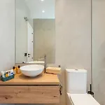 Peman Luxurious Beachside Вилла *