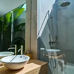 Вилла Peman Luxurious Beachside *