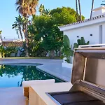 Peman Luxurious Beachside Марбелья