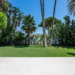 Peman Luxurious Beachside Vila Marbella