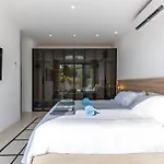 Вилла Peman Luxurious Beachside Марбелья