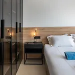 Peman Luxurious Beachside *