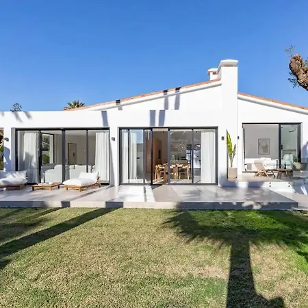Peman Luxurious Beachside * Μαρμπέλλα