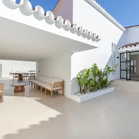 Peman Luxurious Beachside Βίλα *