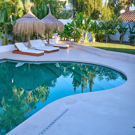 Peman Luxurious Beachside Βίλα *