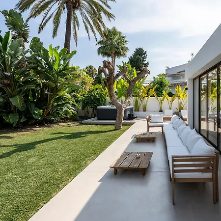 Peman Luxurious Beachside Βίλα Μαρμπέλλα
