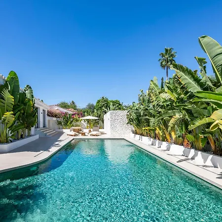Villa Peman Luxurious Beachside