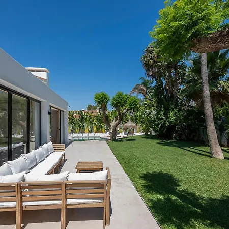 Peman Luxurious Beachside *