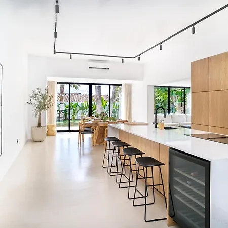 Vila Peman Luxurious Beachside Marbella