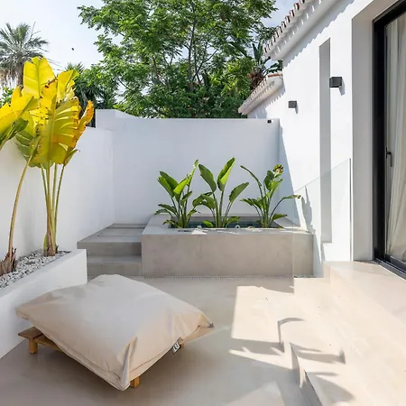 Peman Luxurious Beachside