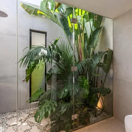 Peman Luxurious Beachside Marbellac