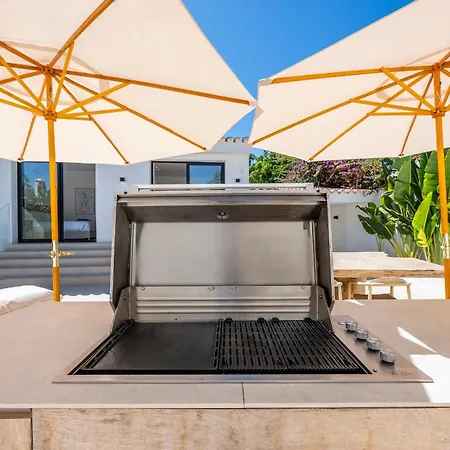 Peman Luxurious Beachside Villa Marbella