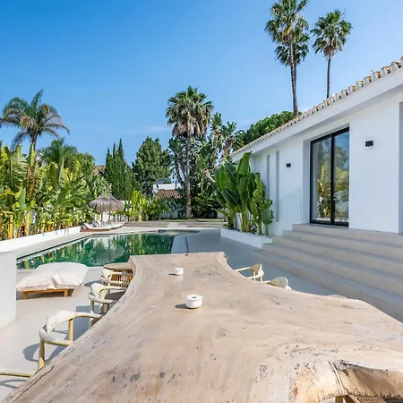 Peman Luxurious Beachside Villa