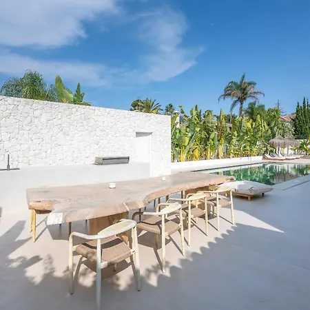 Peman Luxurious Beachside *