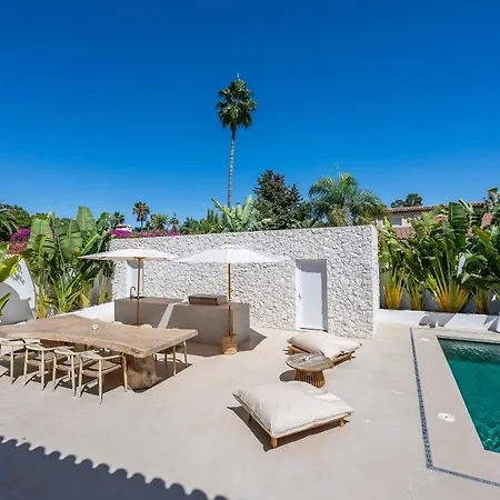 Peman Luxurious Beachside *