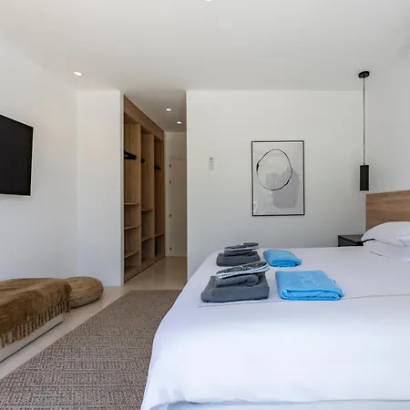 Vila Peman Luxurious Beachside *