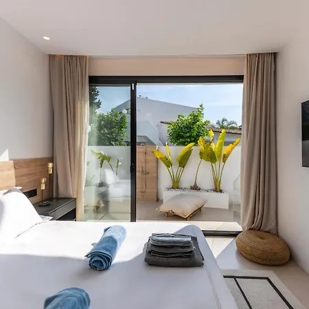 Villa Peman Luxurious Beachside
