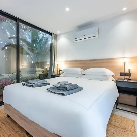 Peman Luxurious Beachside Villa
