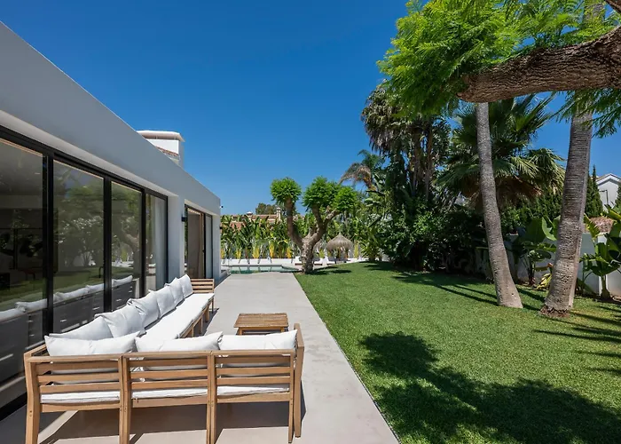 Peman Luxurious Beachside *