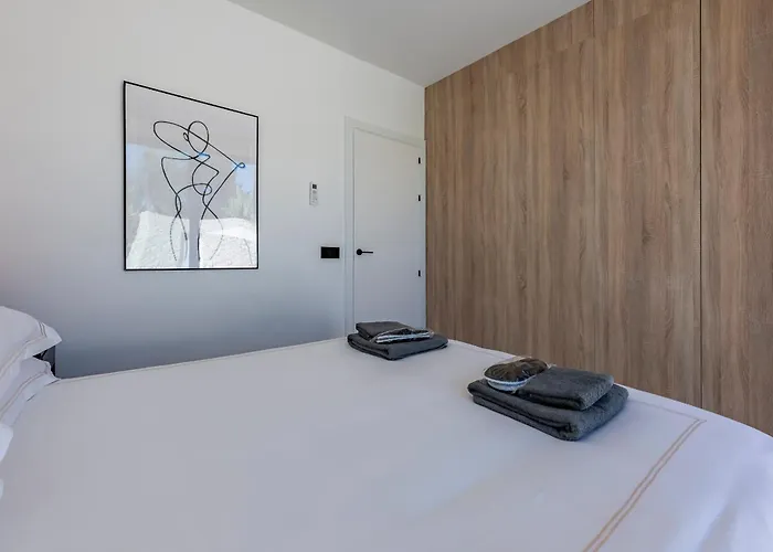 Peman Luxurious Beachside Villa Marbella