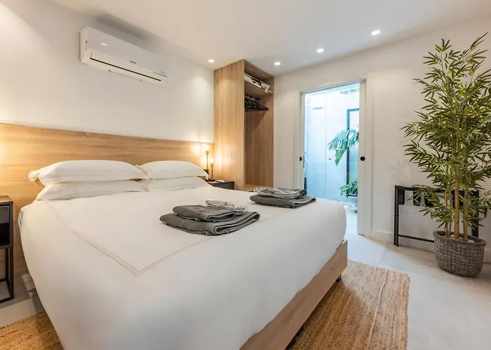 Peman Luxurious Beachside Villa